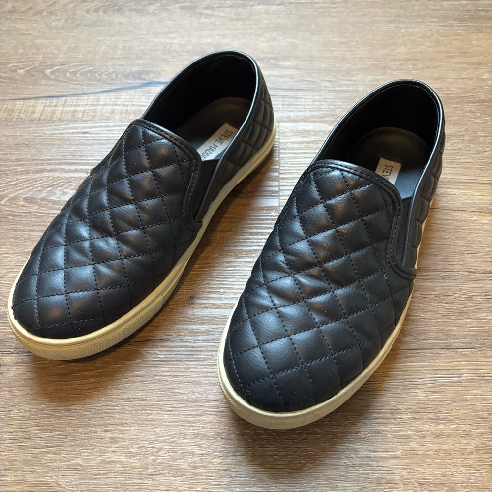 Steve Madden ECENTRCQ Black Quilted Slip-On Loafers